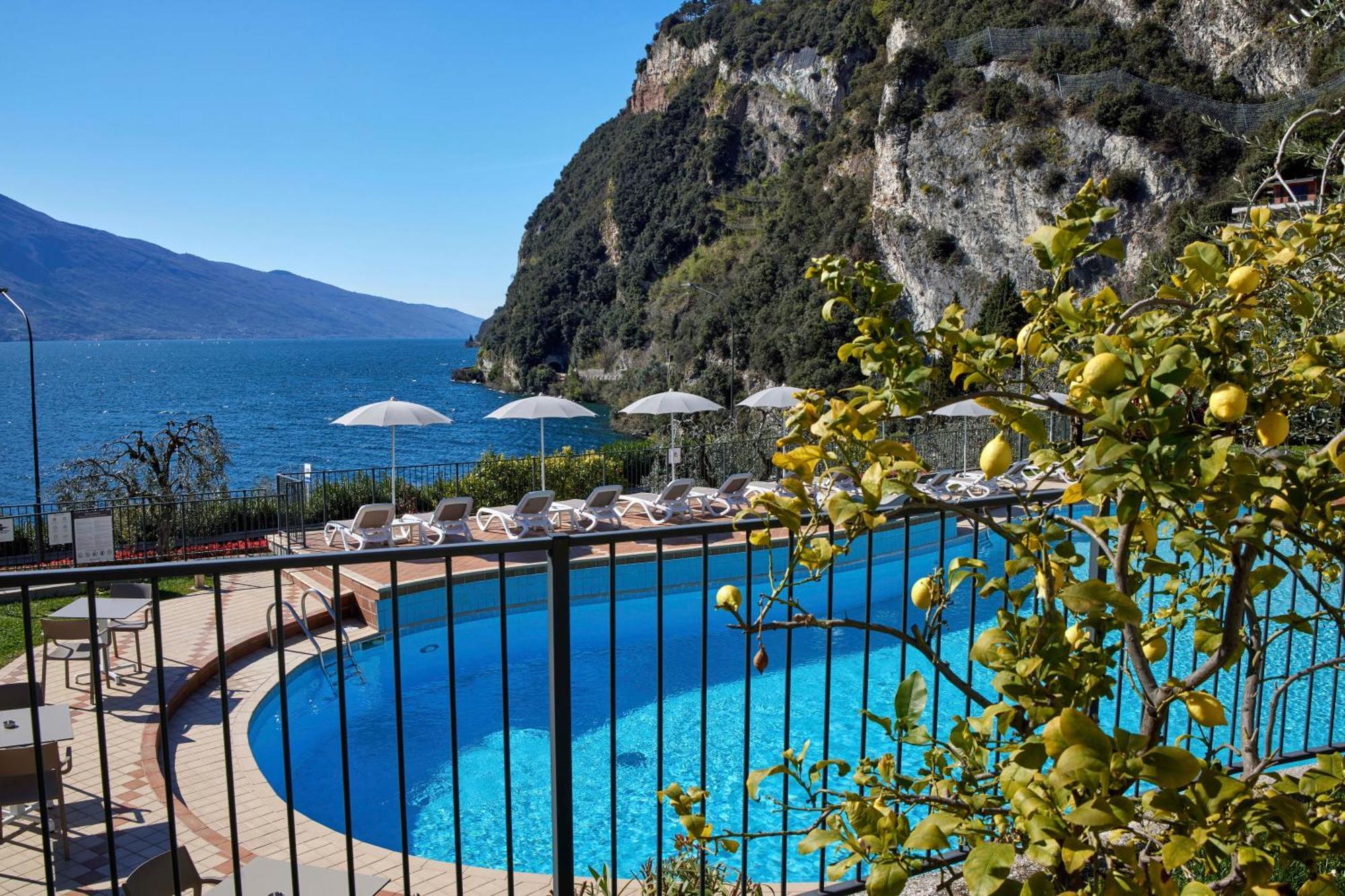 Hotel Atilius - Adults Only Limone sul Garda Luaran gambar
